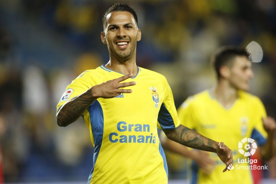 Jonathan Viera celebra un gol en el Las Palmas-Numancia.
