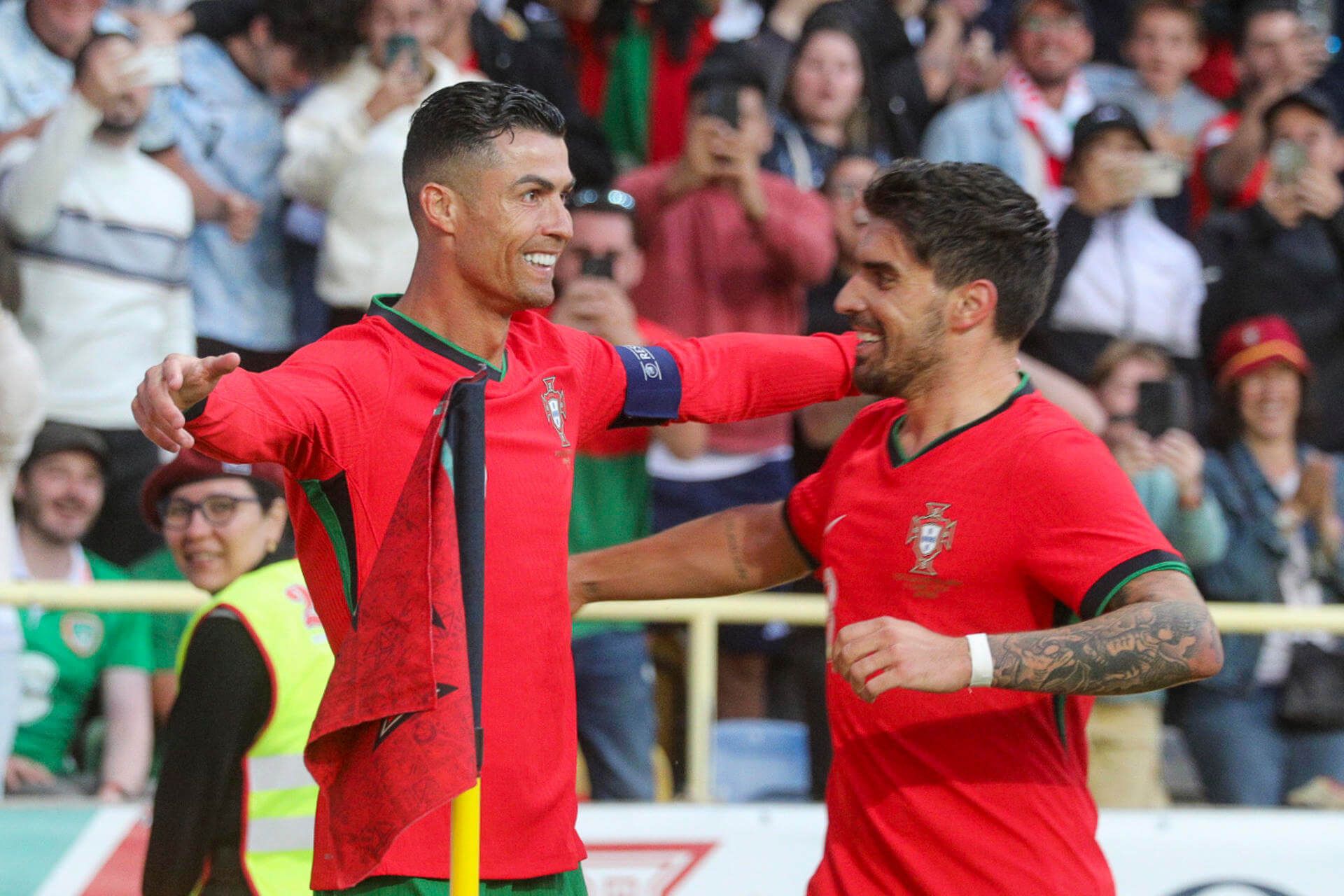 Cristiano Ronaldo celebrando uno de sus goles ante Irlanda (EFE)
