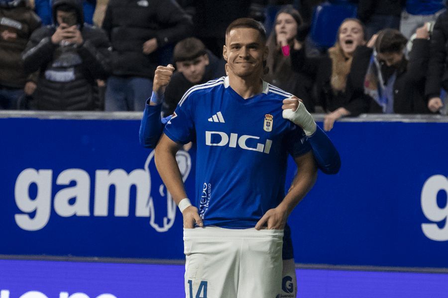 Daniel Paraschiv celebra su gol en el Real Oviedo-Granada (Foto: RO).