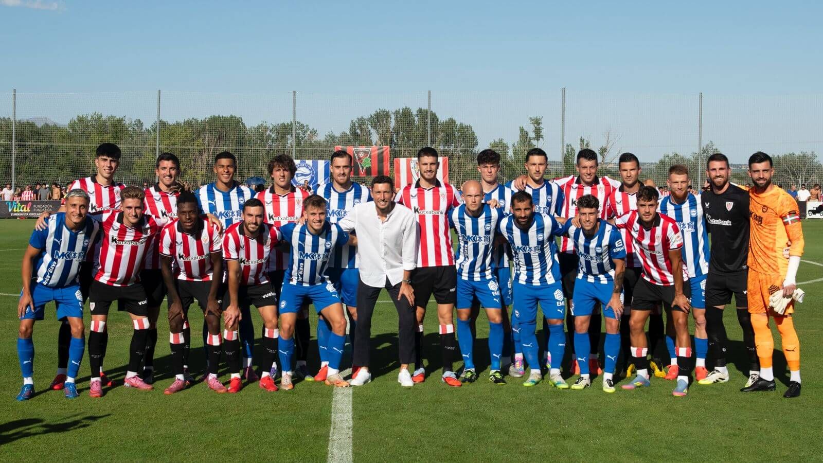  Homenaje a Oscar de Marcos ante el Alavés en Laguardia.