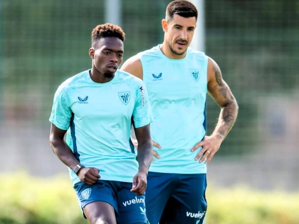 Álvaro Djaló y Yuri Berchiche en un entrenamiento esta semana en Lezama.
