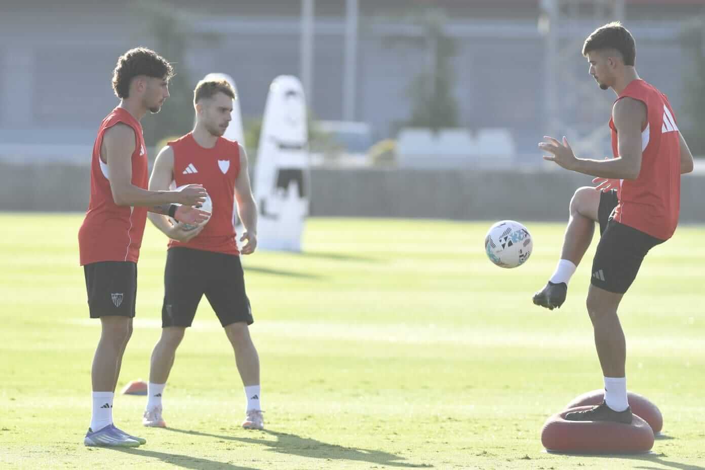 Carmona, a la izquierda, entrenando en pretemporada.