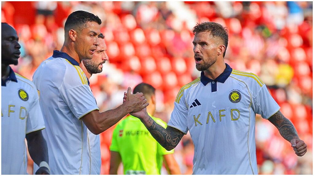 Íñigo Martínez junto a Cristiano Ronaldo en el Al Nassr. (@AlNassrFC)