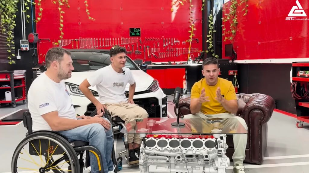  Carlos Tatay y Albert Llovera hablan con Ángel Gaitán (foto: Youtube Ángel Gaitán).