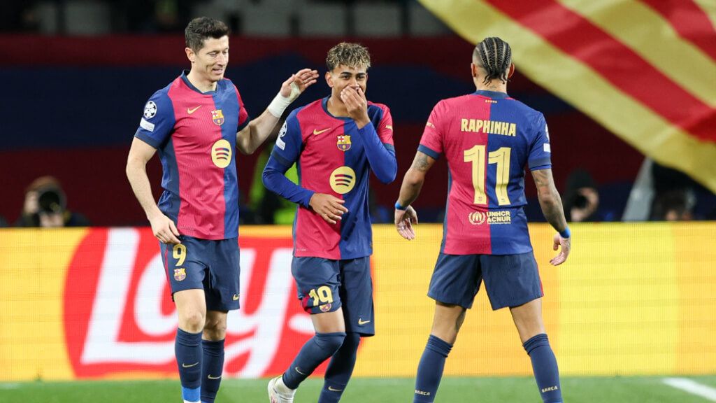  Lewandowski. Raphinha y Lamine Yamal celebrando un gol (Cordon Press)