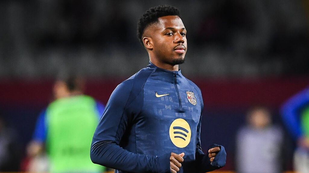  Ansu Fati calentando con el Barcelona (Cordon Press)