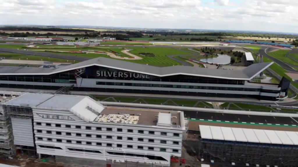 La fábrica de Aston Martin está al lado del circuito de Silverstone