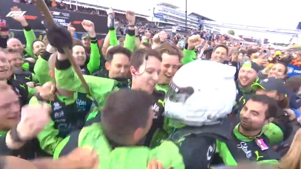 Nico Hülkemberg, celebrando el podio del Gran Premio de Silverstone.