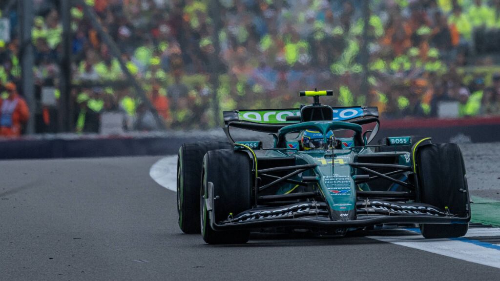 Fernando Alonso con Aston Martin (Cordon Press)