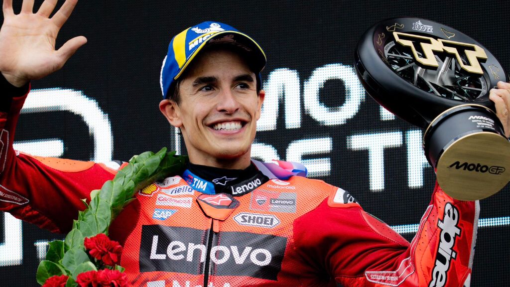 Marc Márquez, celebrando la victoria del Gran Premio de Assen.
