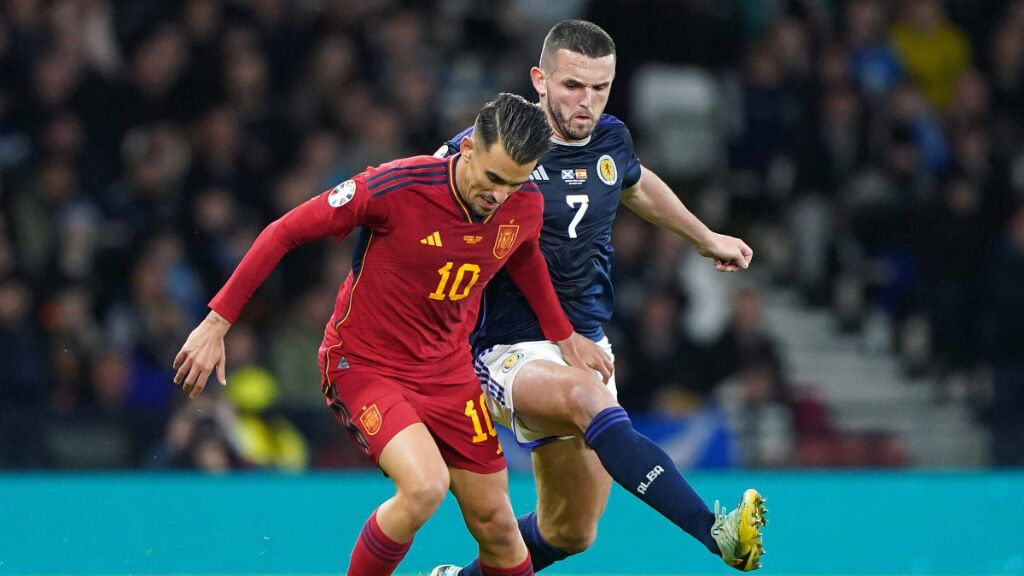 Dani Ceballos con la Selección Española (Cordon Press)