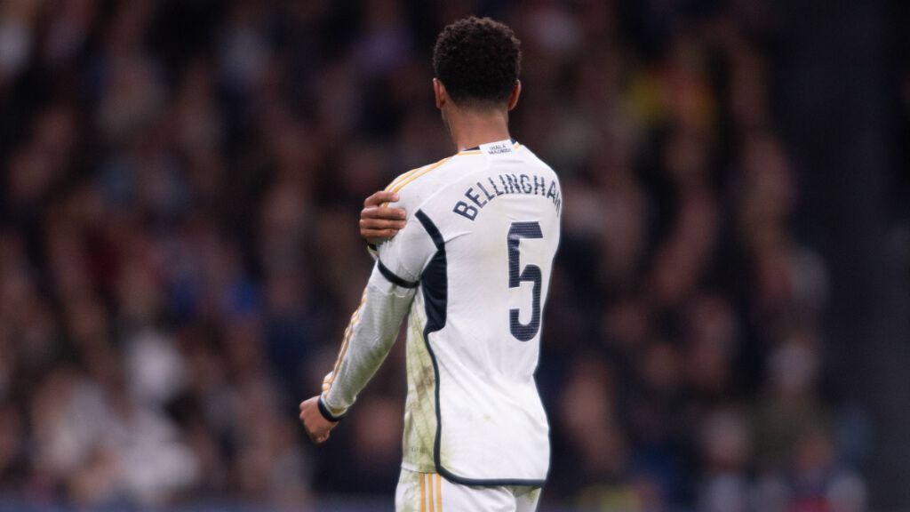Jude Bellingham se duele del hombro en un partido del Real Madrid (foto: cordon Press).