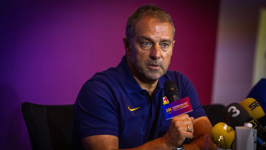 Hansi Flick considera a Iñigo Martínez importante en el Barcelona (FCB X).