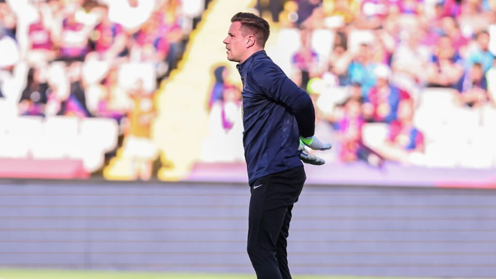 Ter Stegen calentando con el Barcelona (Europa Press)