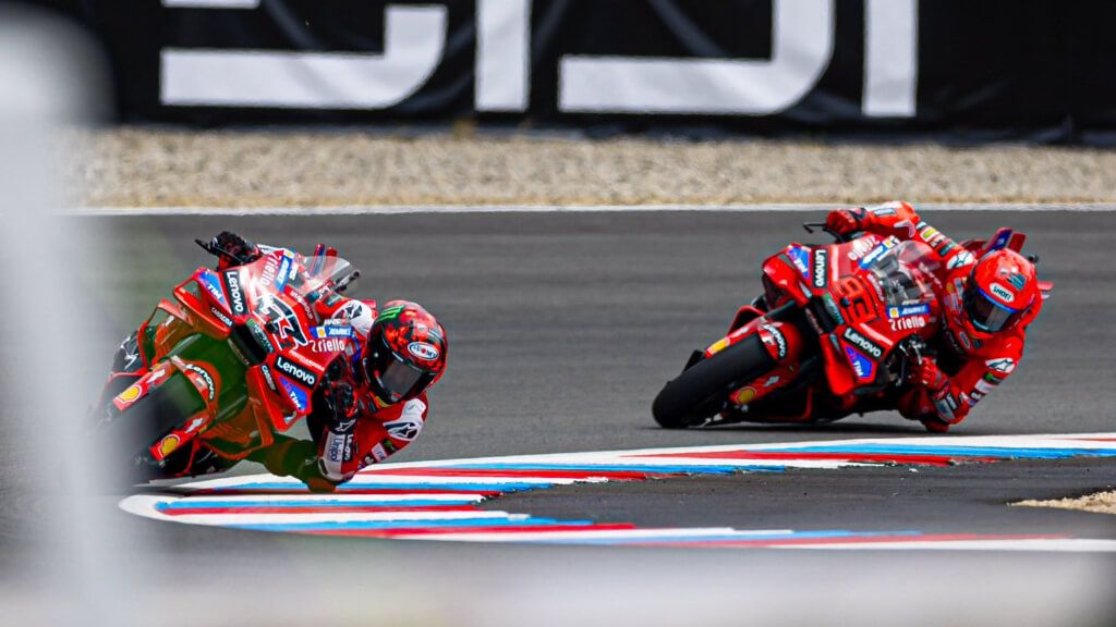  Pecco Bagnaia y Marc Márquez, en el Gran Premio de Brno.