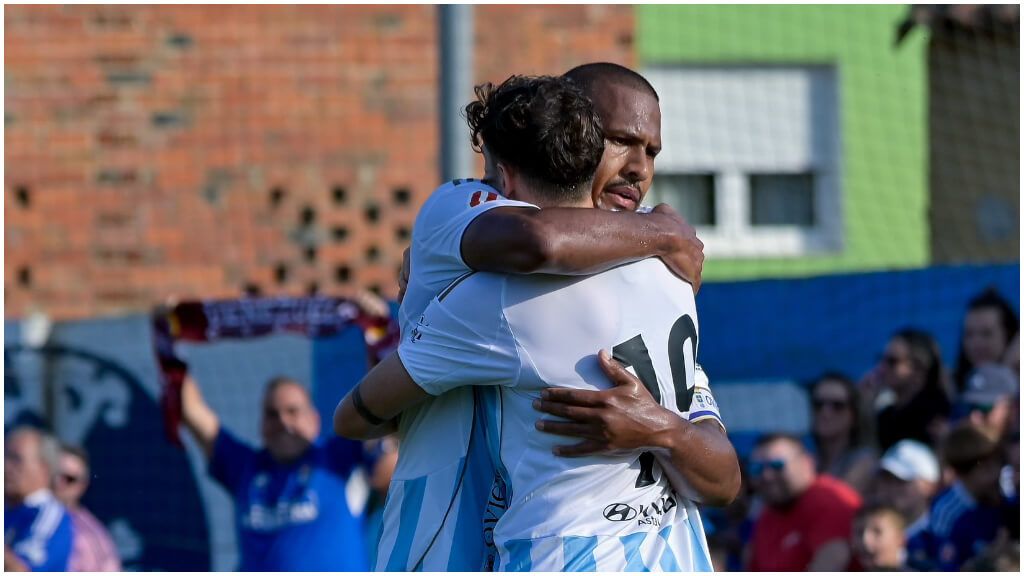 Samuel Rondón celebra su gol a la Cultural Leonesa.