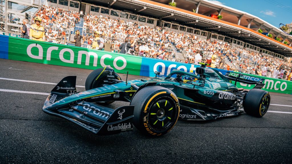 Fernando Alonso, con el AMR25.