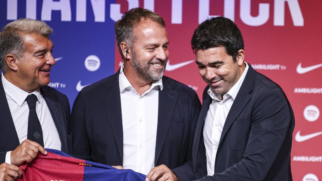  Joan Laporta, Hansi Flick y Deco, en la presentación del técnico alemán (Europa Press)