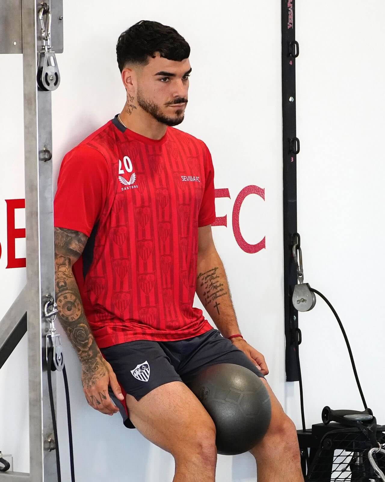 Isaac Romero trabajando este lunes en el gimnasio.