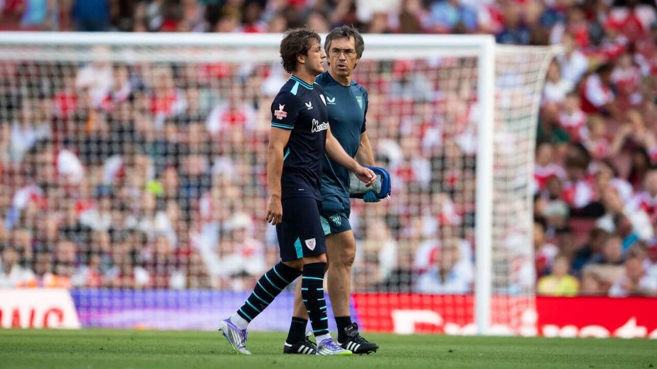  Unai Gómez se lesionaba en pretemporada ante el Arsenal en el Emirates.
