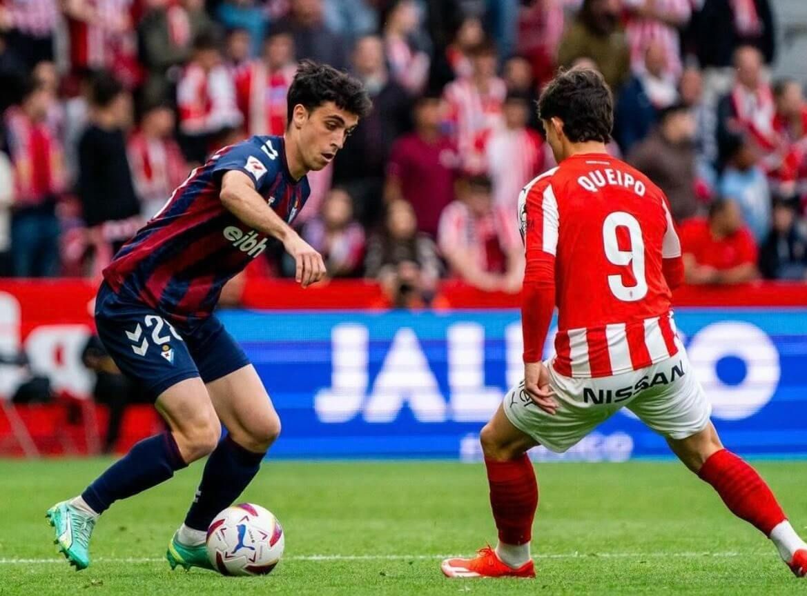  Iker Alday ante el Sporting de Gijón.