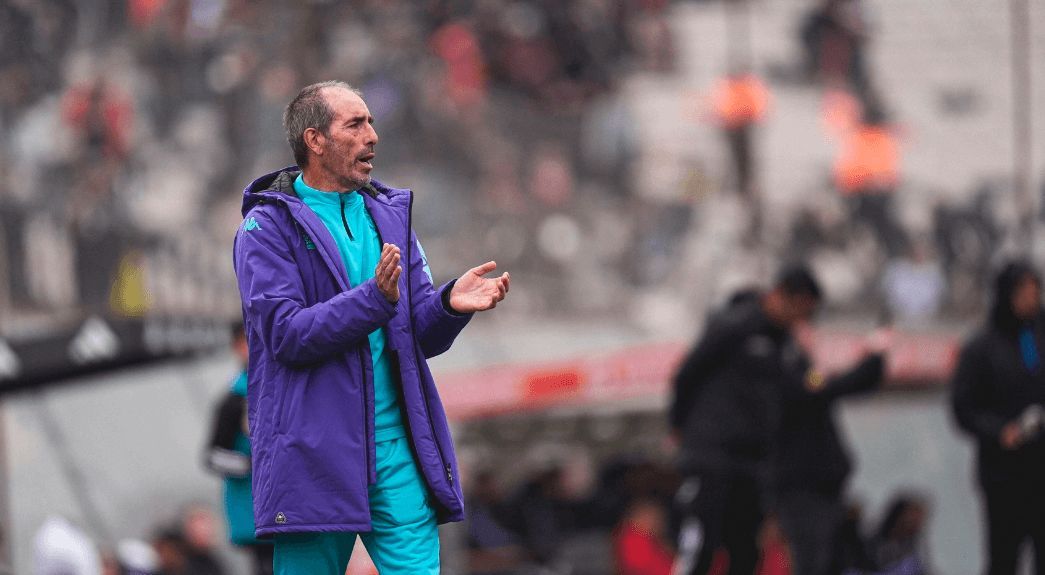  Guillermo Almada, durante el segundo duelo ante el CSD Colo - Colo.