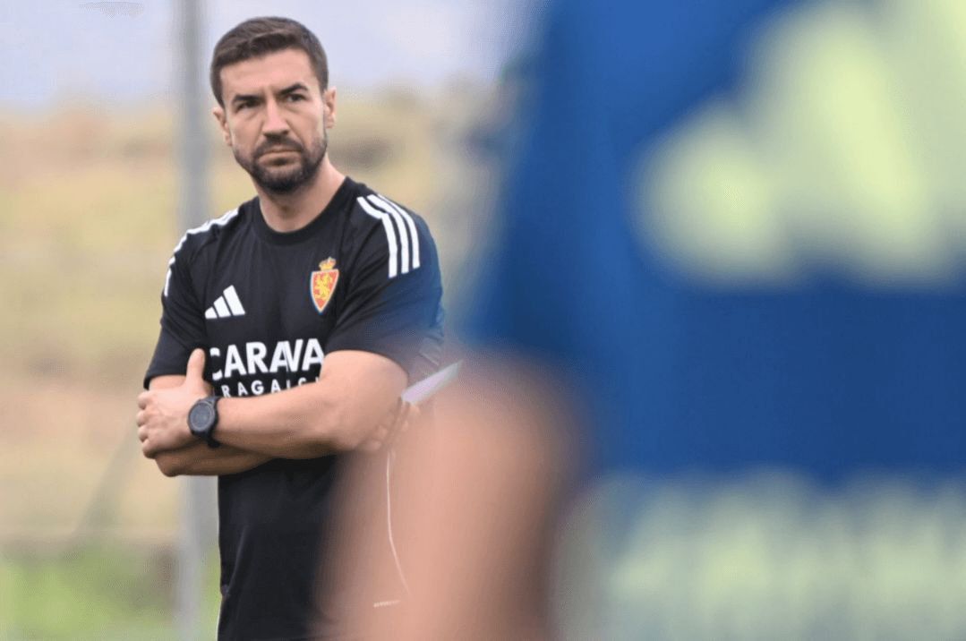 Gabi Fernández dirige un entreno de pretemporada.