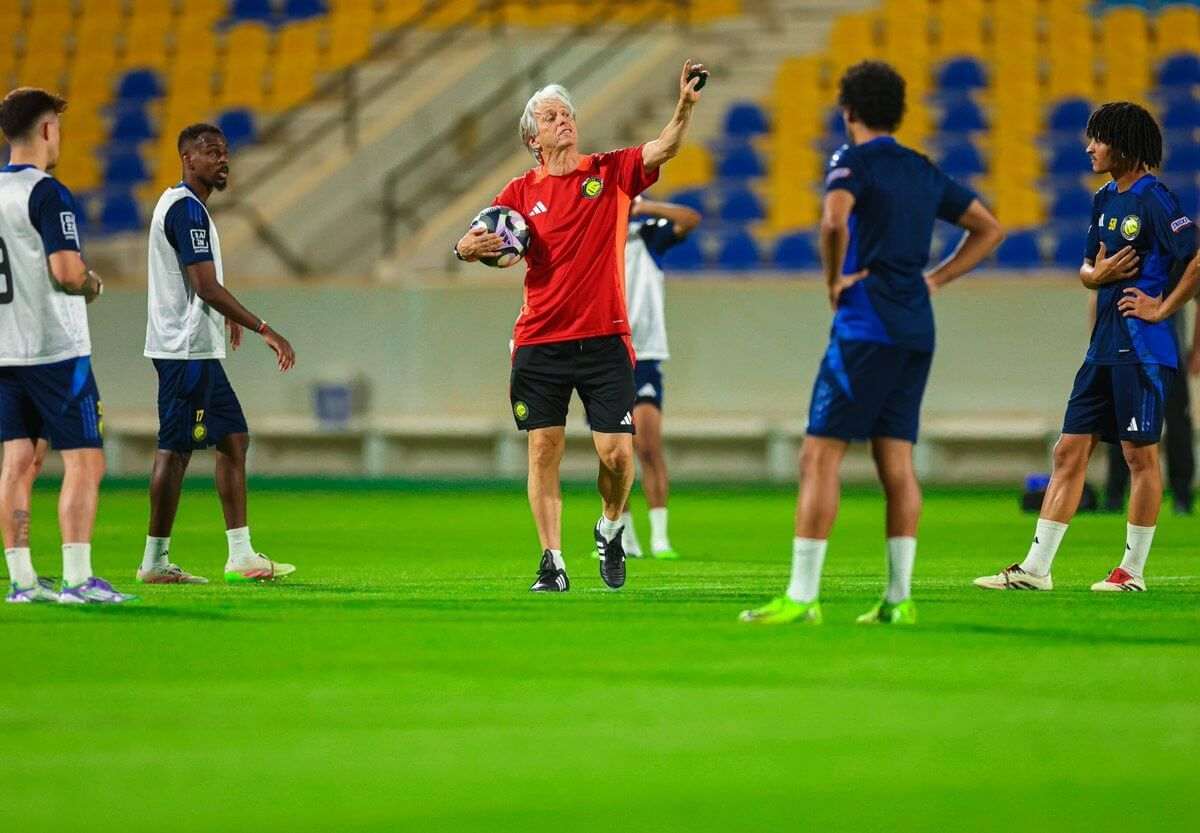 Jorge Jesús dirige una sesión de entrenamiento con el club árabe.