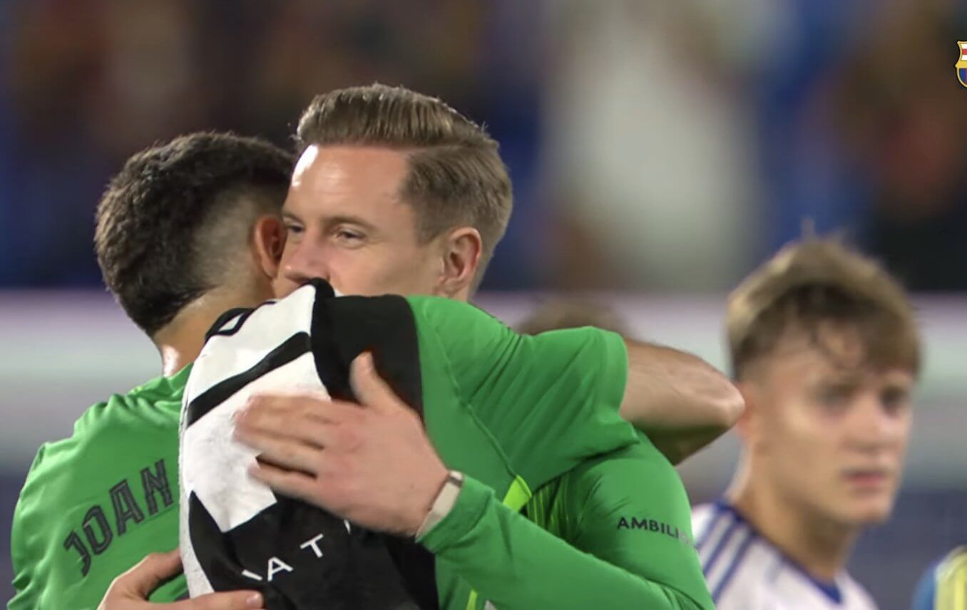 Joan García y Ter Stegen, abrazándose en el trofeo Joan Gamper (FC Barcelona)