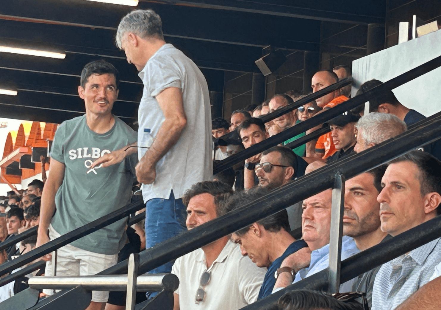  Hugo Guillamón en la grada del Puchades