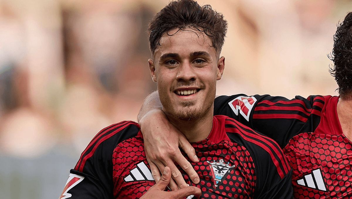  Hugo Rincón celebra un gol en el Racing-Mirandés.