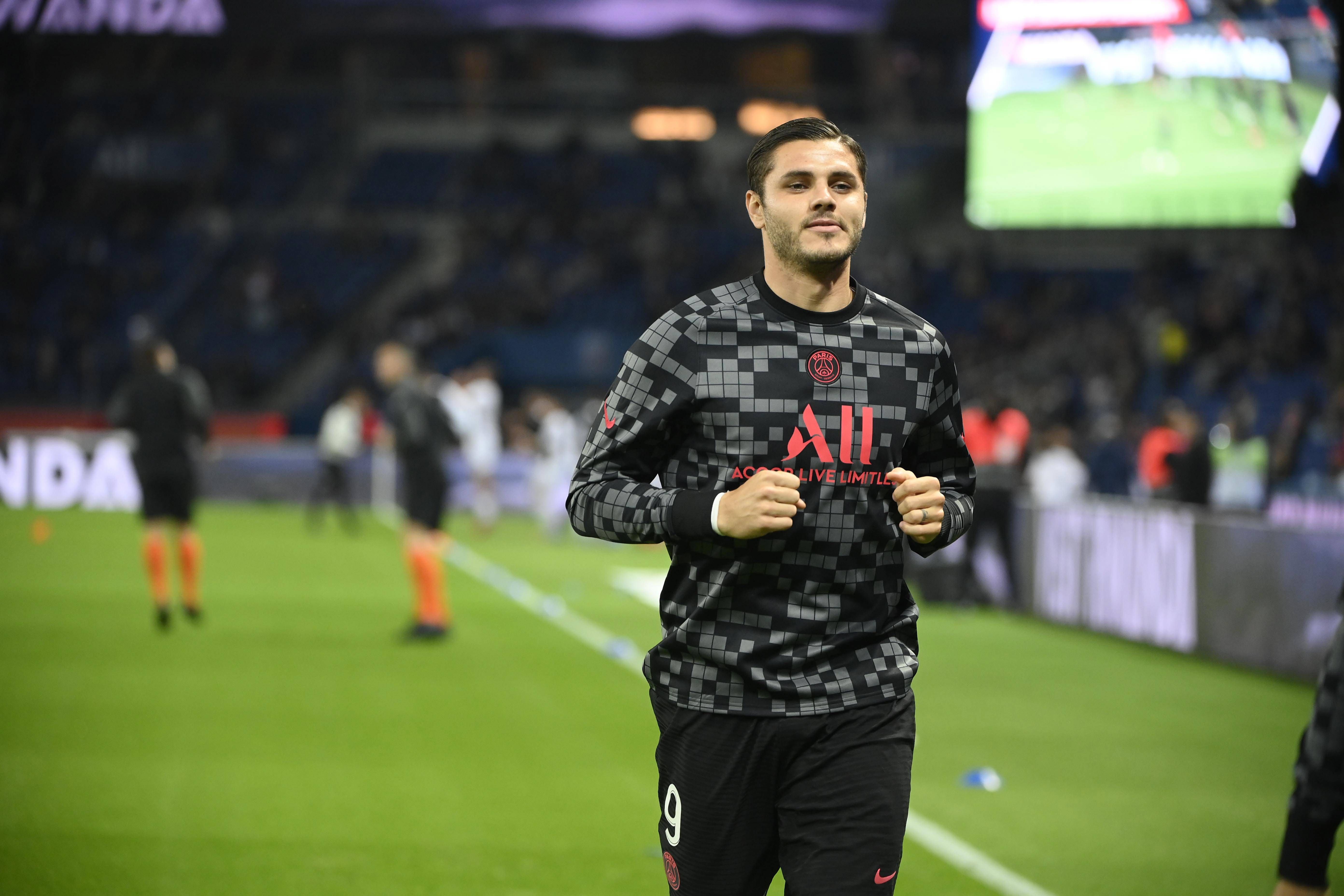 Icardi, durante un calentamiento con el PSG.