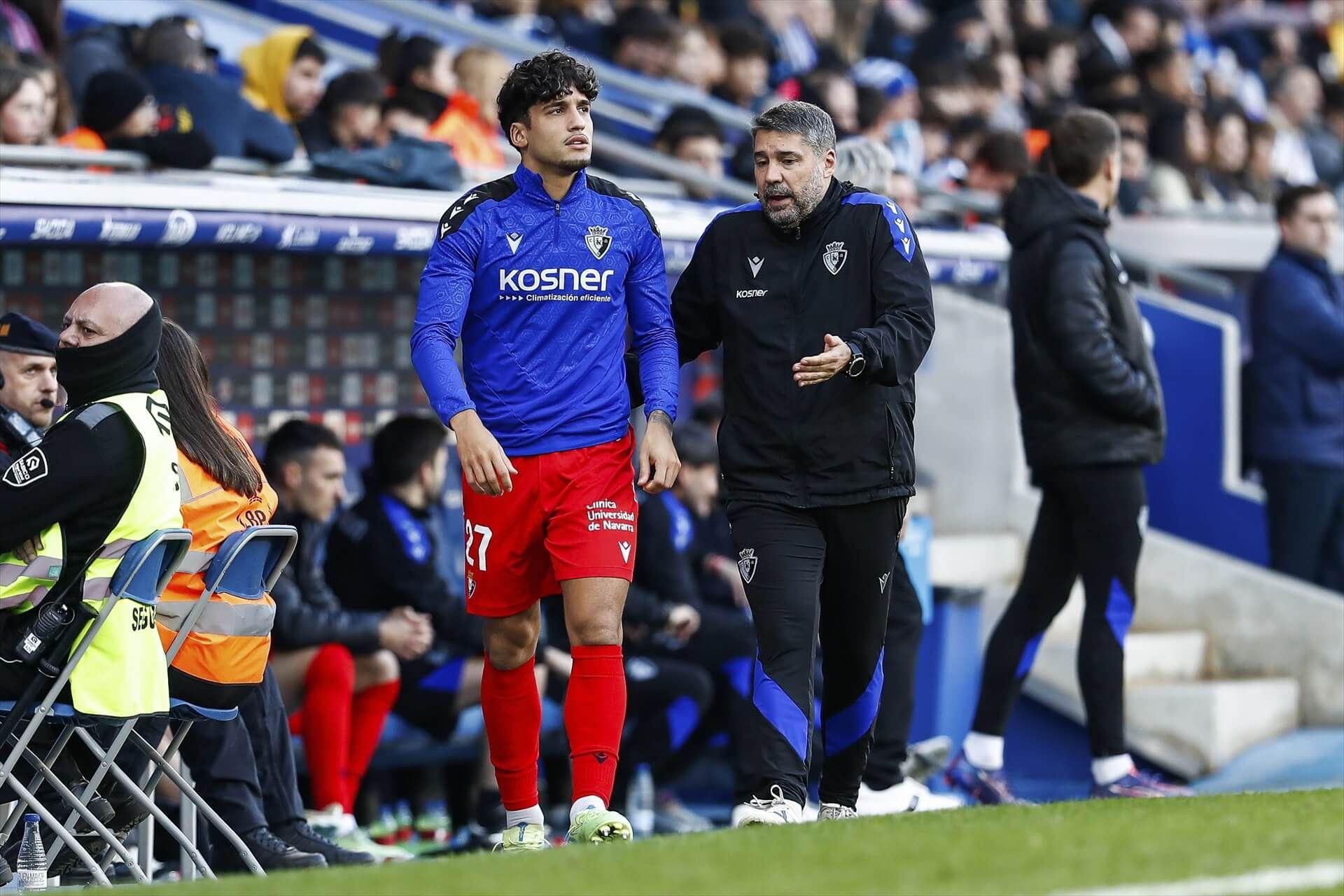  Iker Benito calienta antes de un Espanyol-Osasuna.
