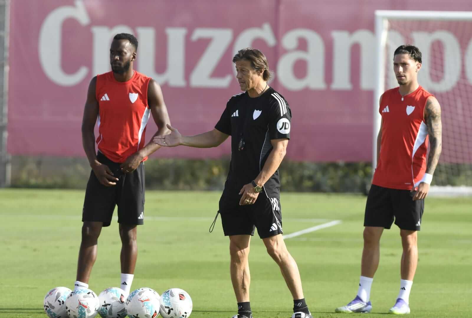 Matías Almeyda, en la sesión del viernes (Foto: Kiko Hurtado).
