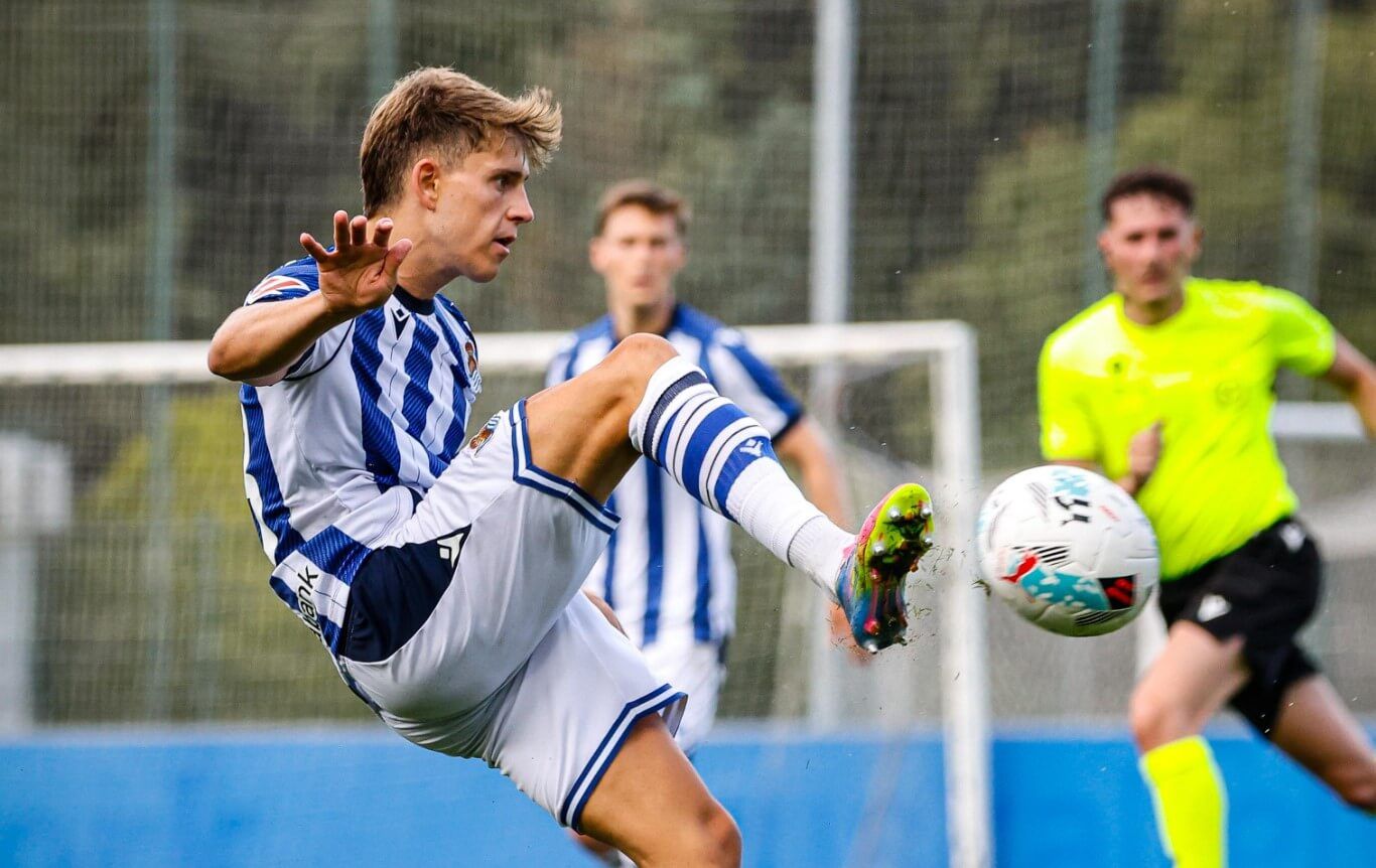  Iñaki Rupérez anota su gol en el Real Sociedad-Rennes.
