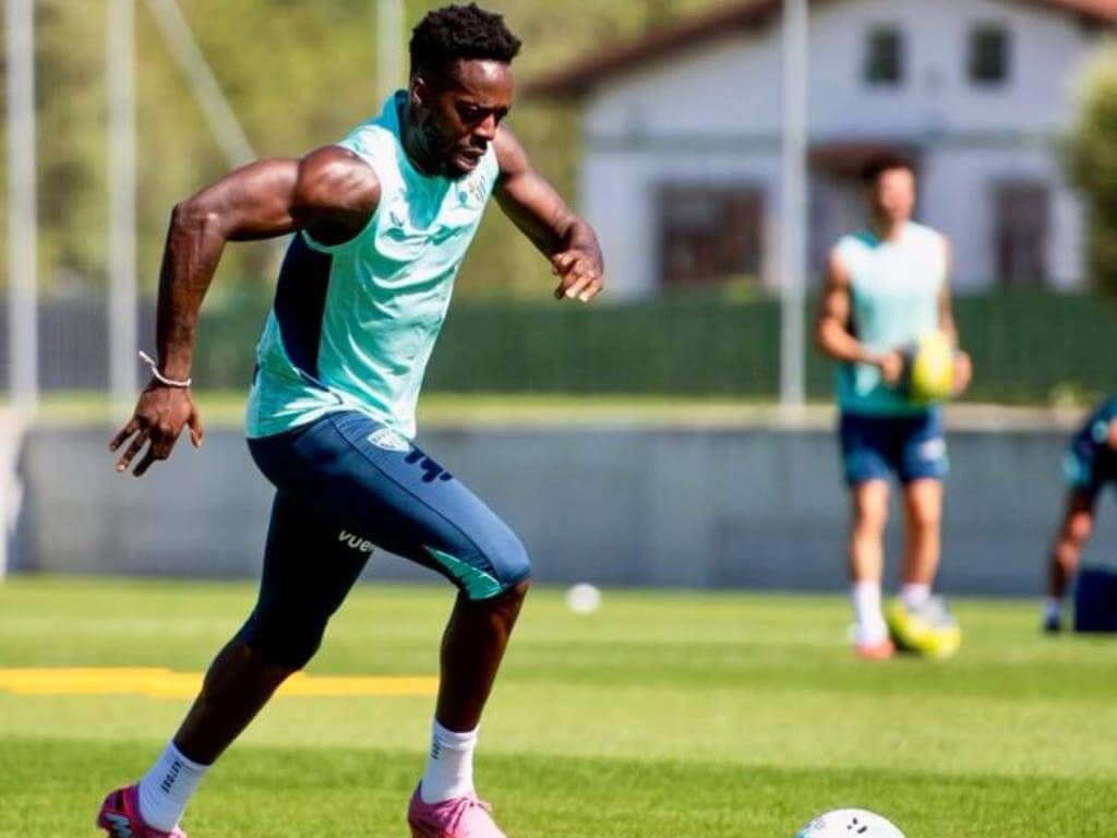  Iñaki Williams la conduce en un entrenamiento de pretemporada en Lezama.