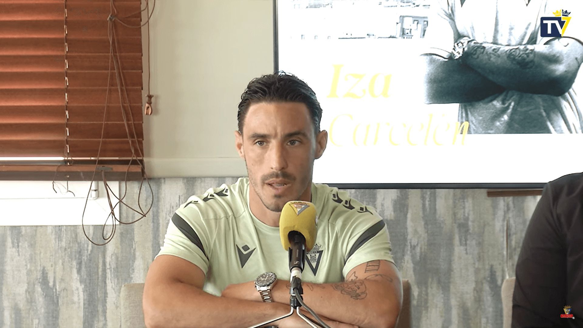 Iza Carcelén, en la rueda de prensa tras su renovación por el Cádiz.