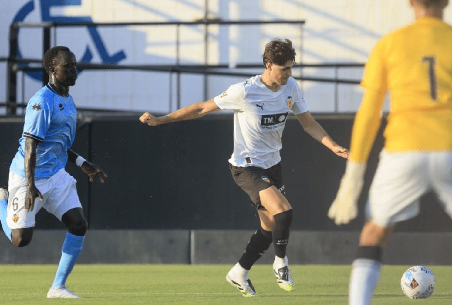  Javi Guerra ante el Castellón