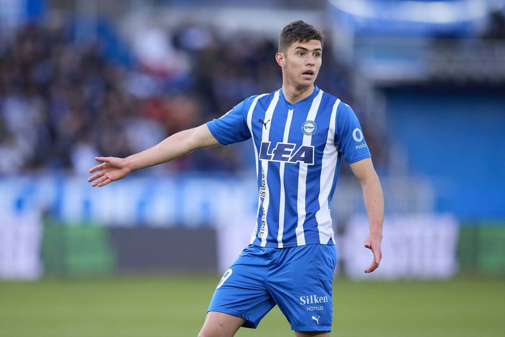  Joaquín Panichelli, durante un partido con el Alavés en la 23/24.