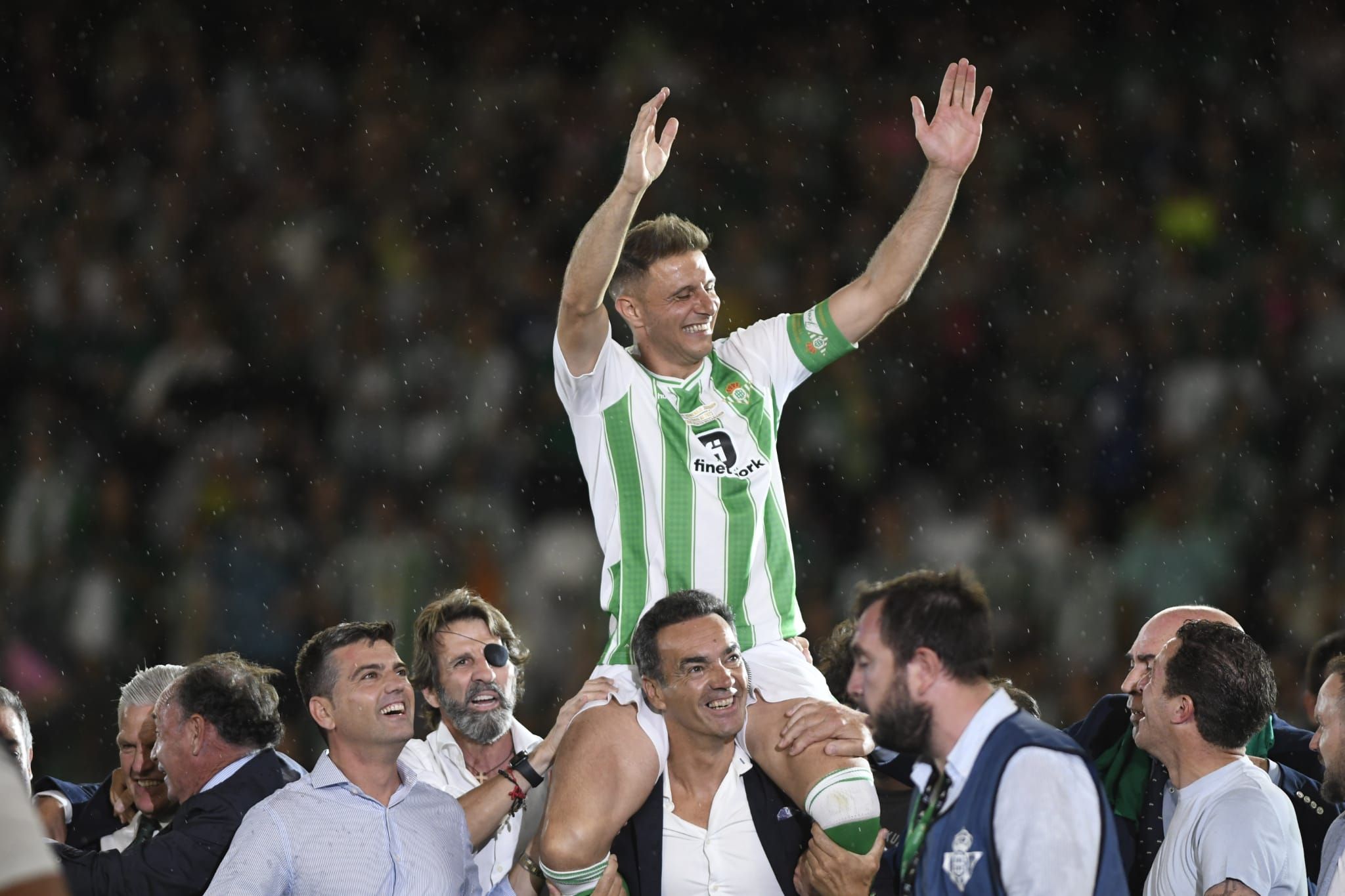  Joaquín Sánchez, a hombros del Cid(Foto: Kiko Hurtado)