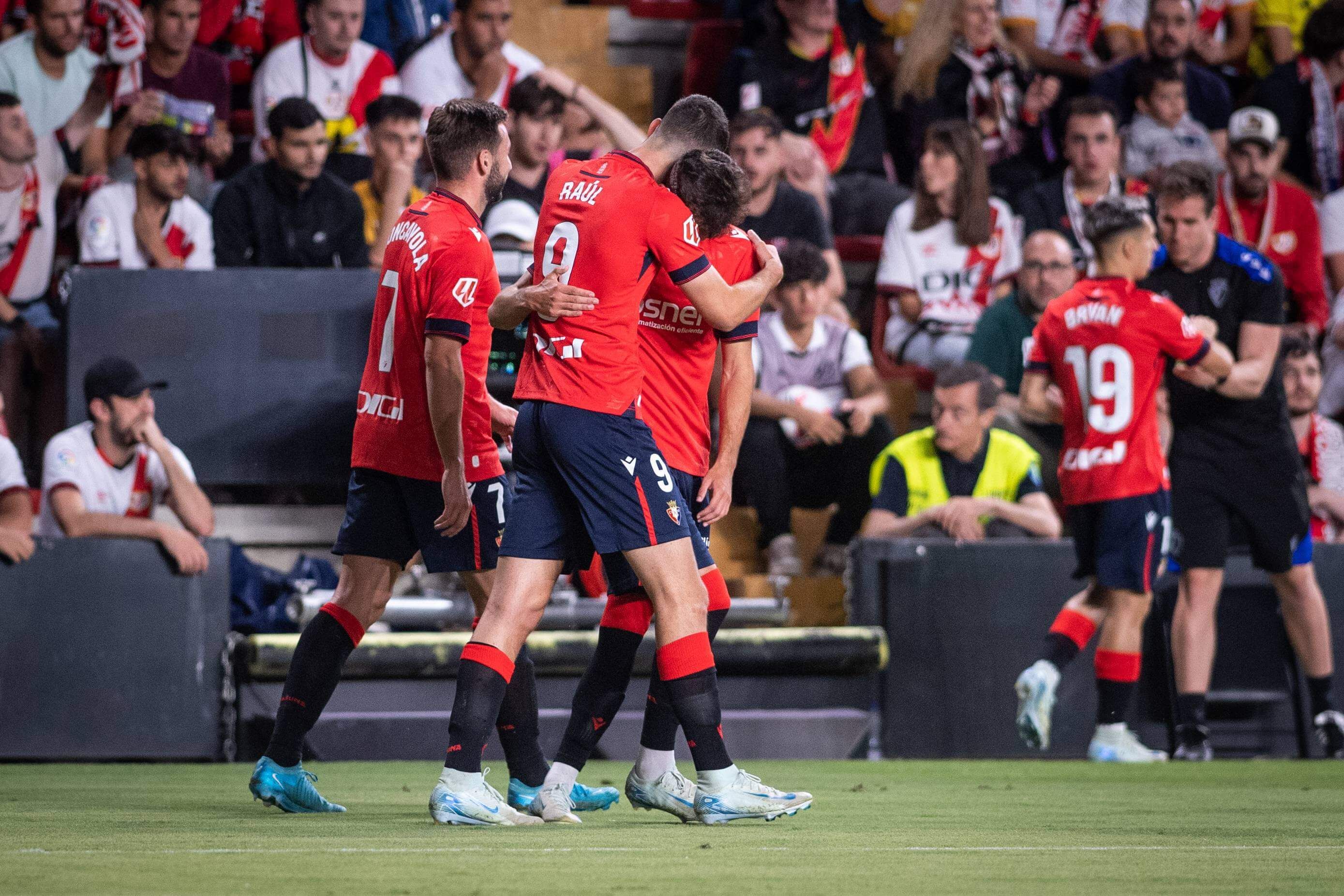  Celebración del tanto de Raúl García de Haro ante el Rayo Vallecano.