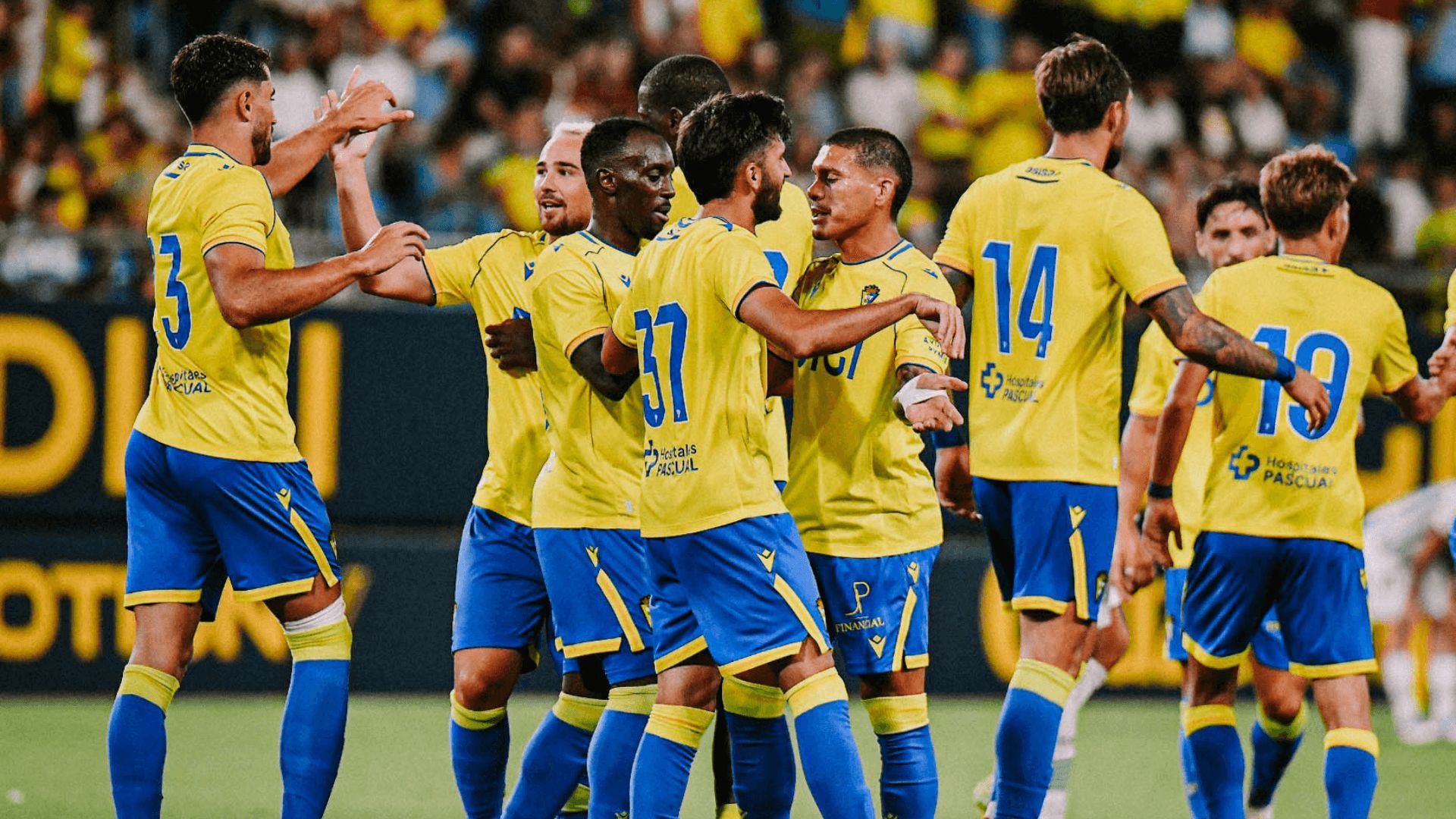  Los jugadores del Cádiz celebran el gol de Climent en el Trofeo Carranza.