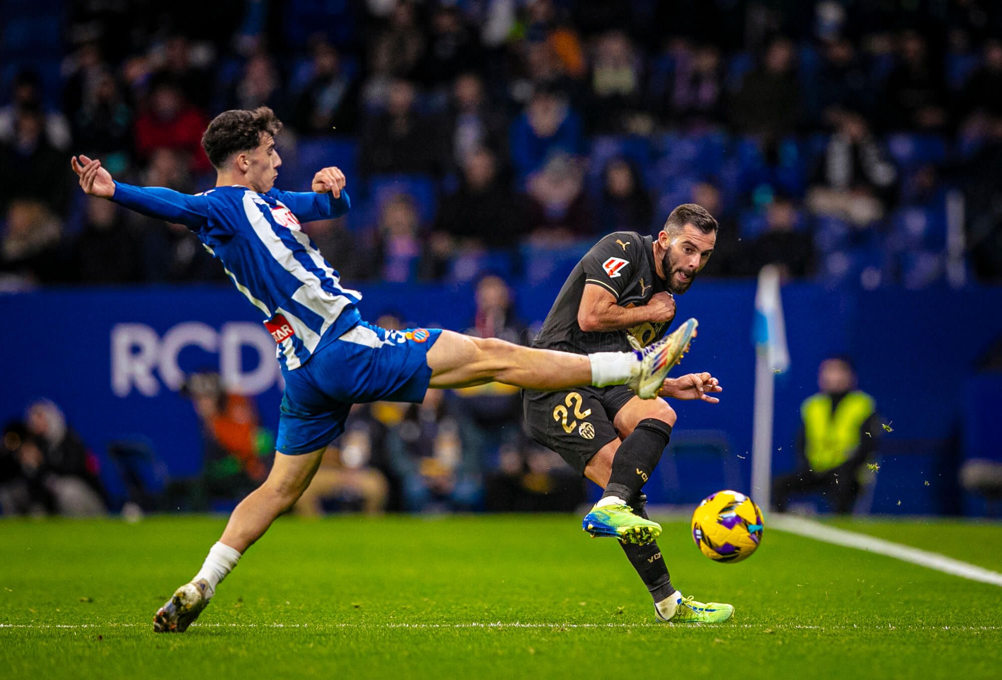 Luis Rioja, ante el RCD Espanyol en el RCDE Stadium.