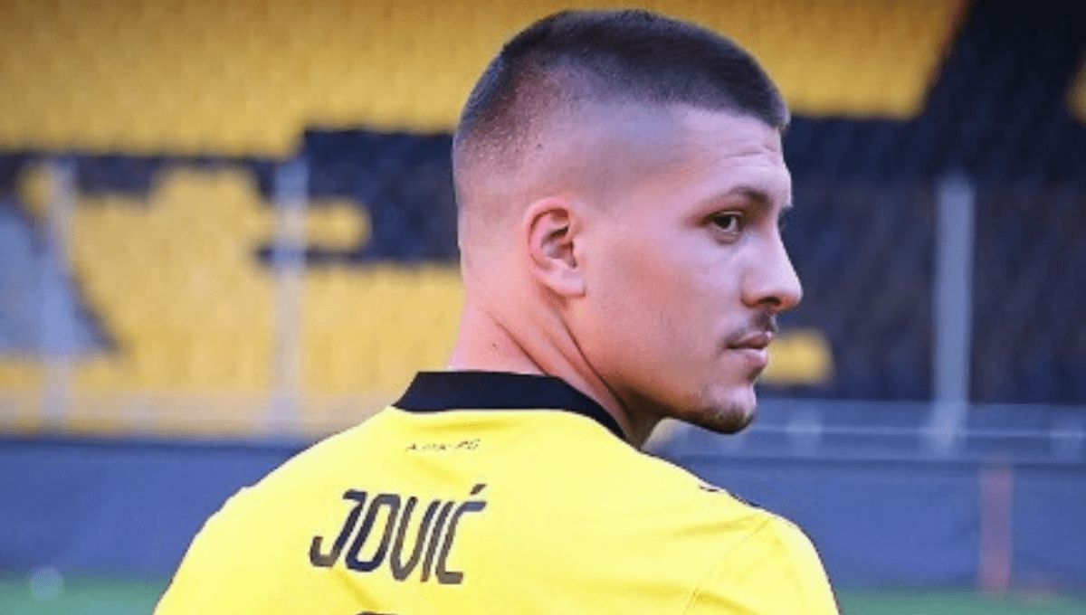 Luka Jovic, tras fichar por el AEK Atenas.