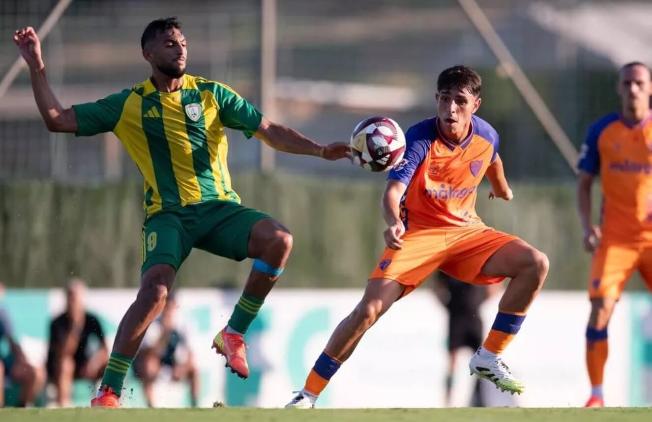 Izan Merino, en el Málaga-Al Wakrah.