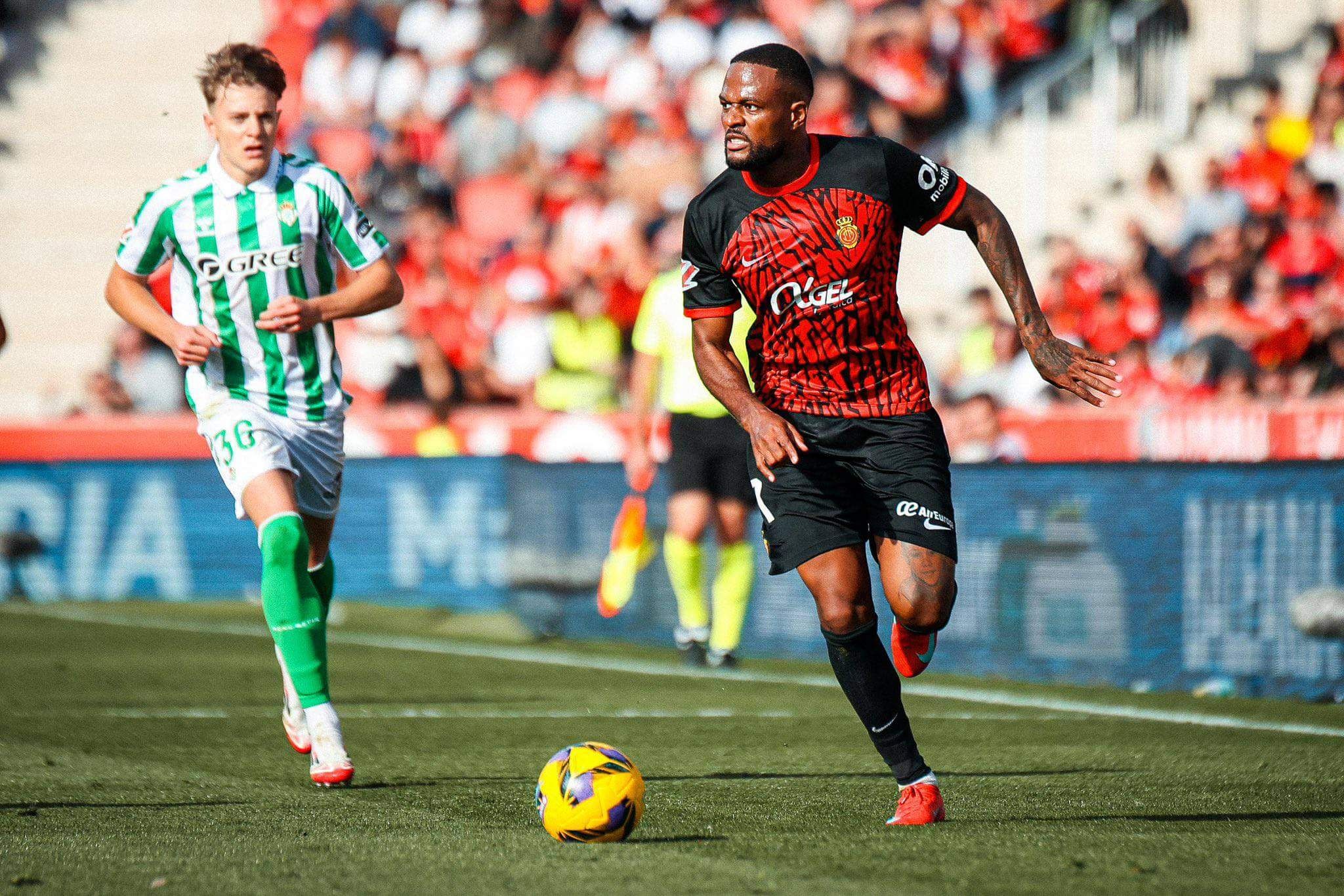  Larin y Jesús Rodríguez, en el Mallorca-Betis.