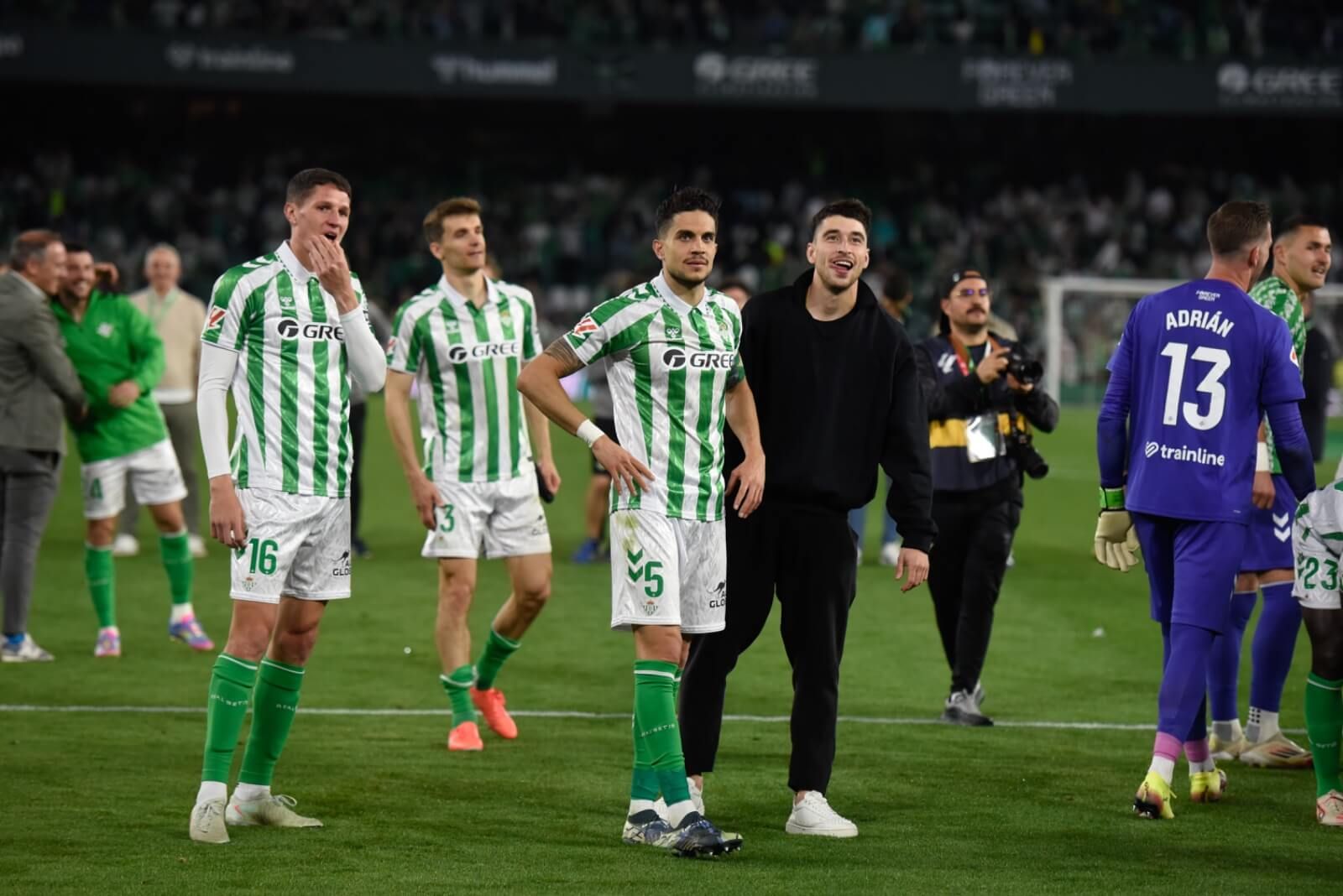  Marc Bartra, durante el Betis-Sevilla.