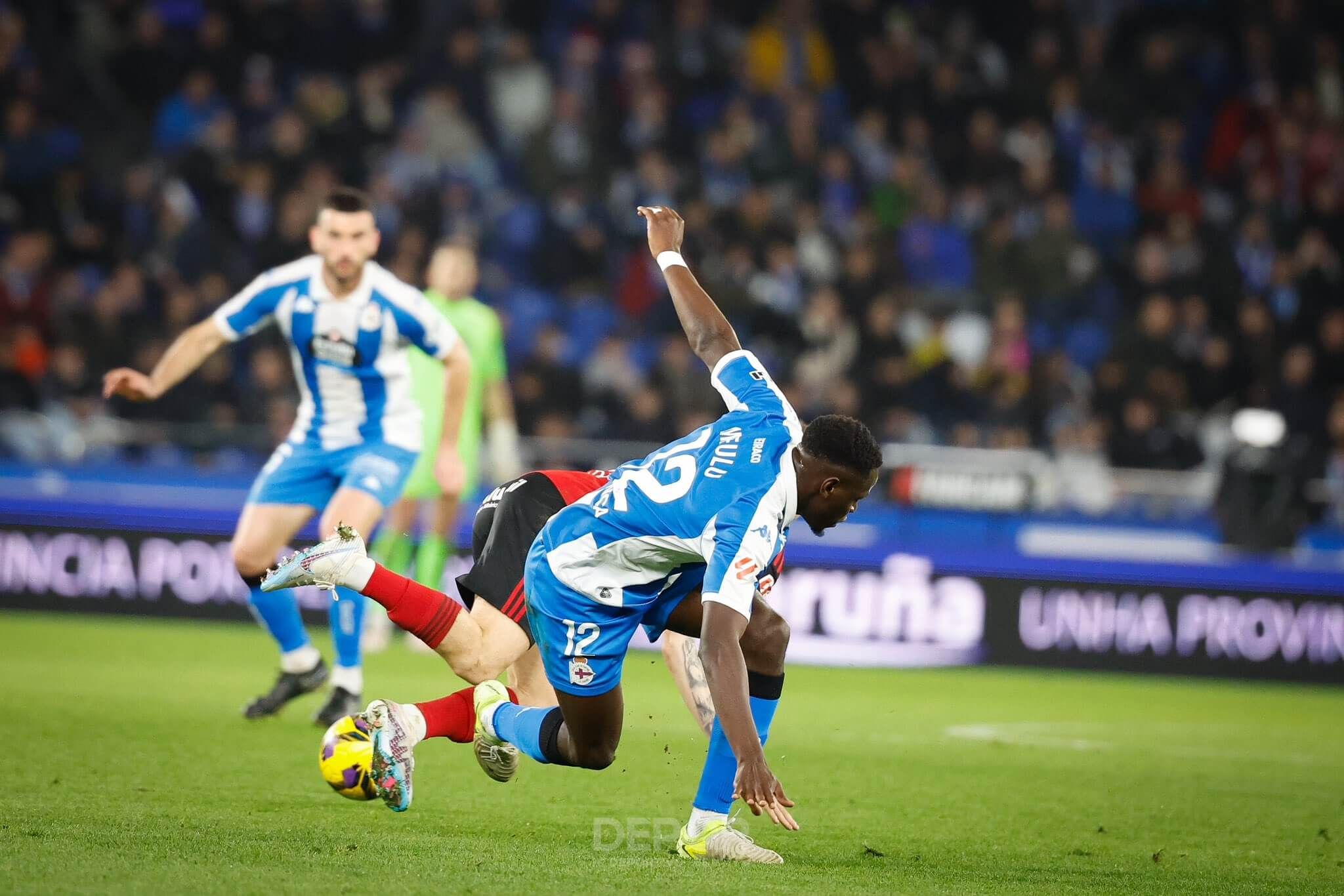 Mfulu, durante un partido con el Dépor en Riazor.