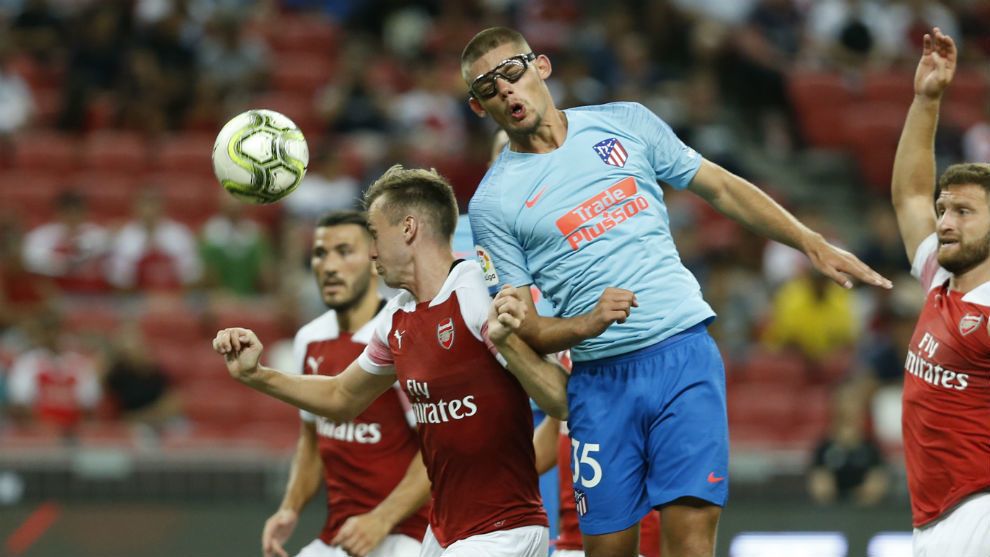 Javi Montero, en un duelo del Atlético ante el Arsenal.