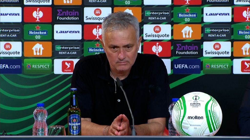  Mourinho, en rueda de prensa tras conquistar la Conference League.